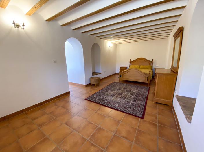 Image No.18-9 Bed Property for sale