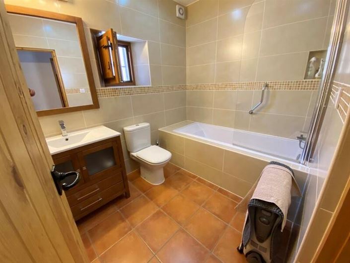 Image No.21-9 Bed Property for sale