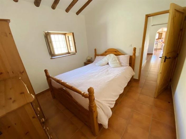 Image No.22-9 Bed Property for sale