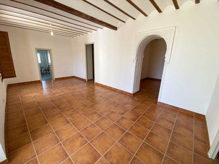 Image No.28-9 Bed Property for sale