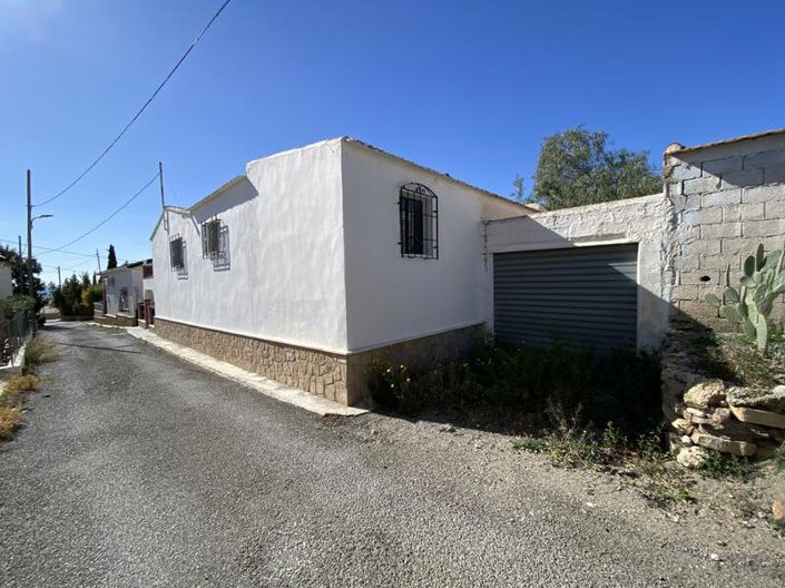 Image No.10-6 Bed Property for sale