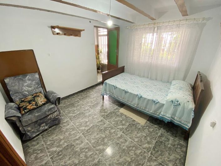 Image No.18-6 Bed Property for sale