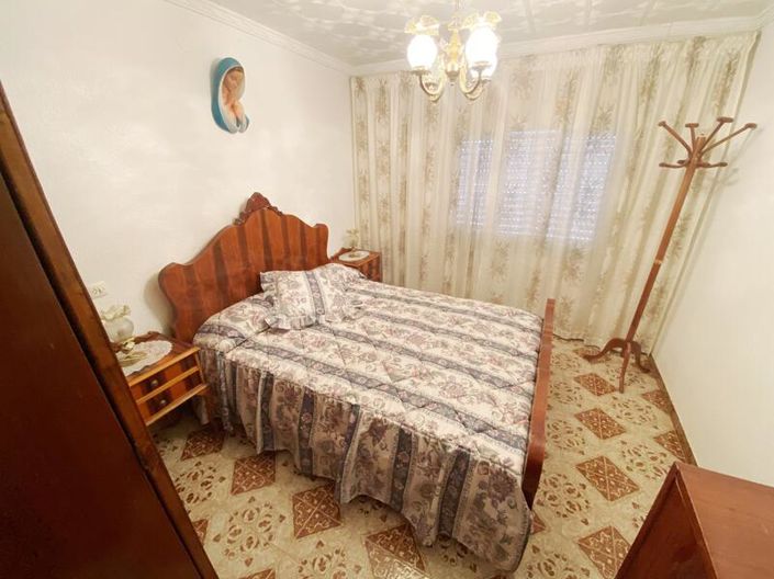 Image No.23-6 Bed Property for sale