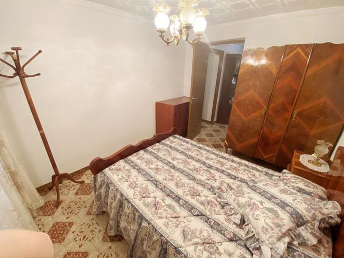 Image No.24-6 Bed Property for sale