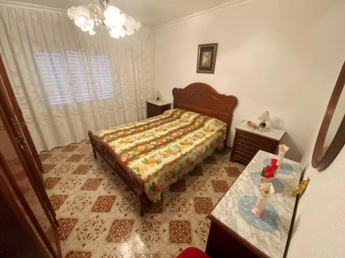 Image No.27-6 Bed Property for sale