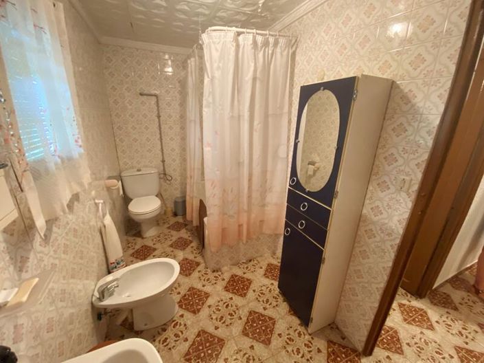 Image No.29-6 Bed Property for sale