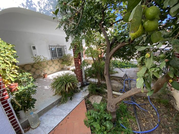 Image No.34-6 Bed Property for sale