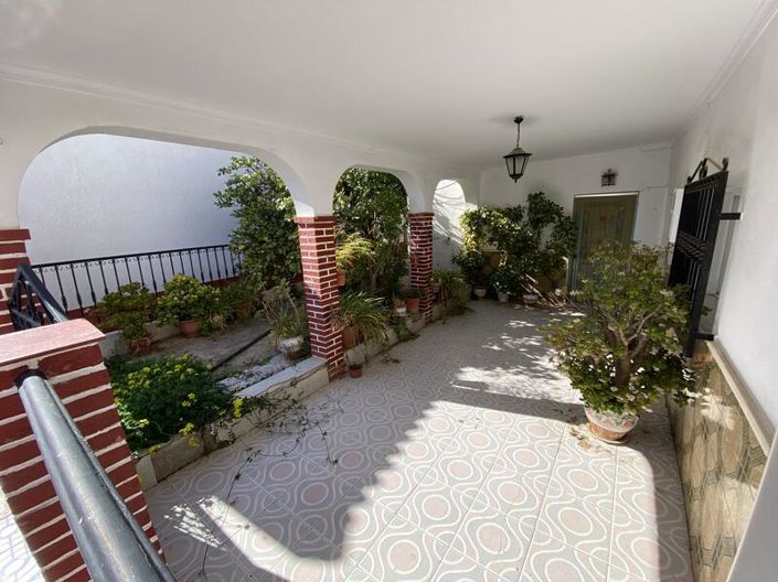 Image No.4-6 Bed Property for sale