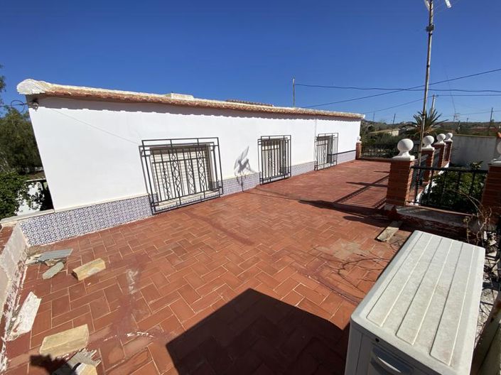 Image No.6-6 Bed Property for sale