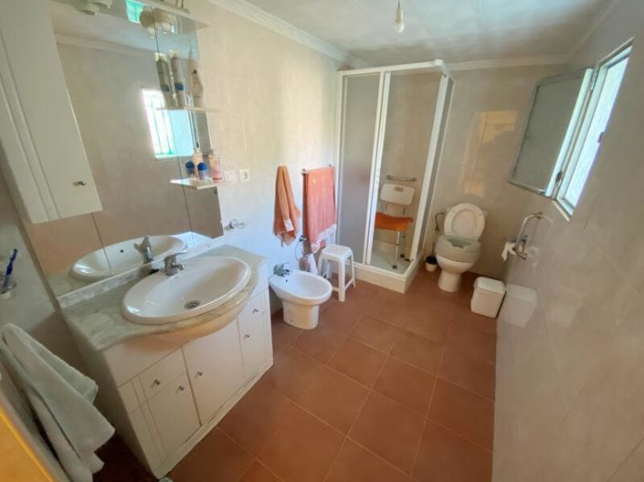 Image No.11-3 Bed Property for sale