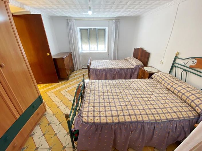 Image No.15-3 Bed Property for sale