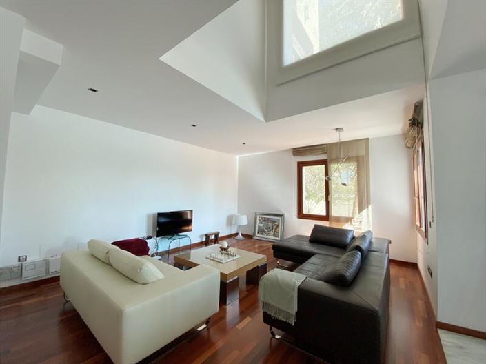 Image No.9-5 Bed Villa for sale