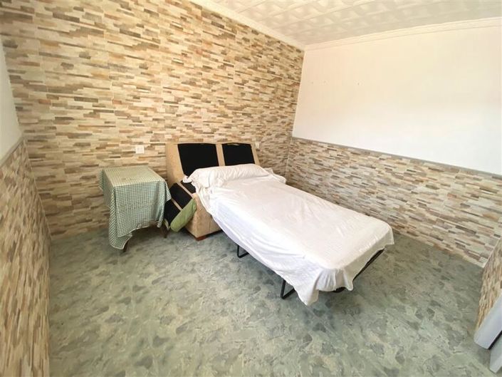 Image No.18-4 Bed Property for sale