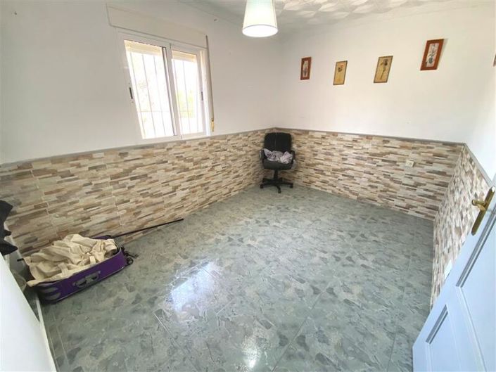 Image No.24-4 Bed Property for sale