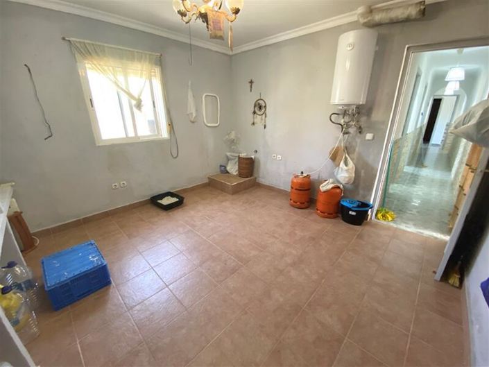 Image No.30-4 Bed Property for sale