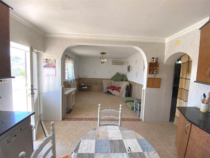 Image No.8-4 Bed Property for sale