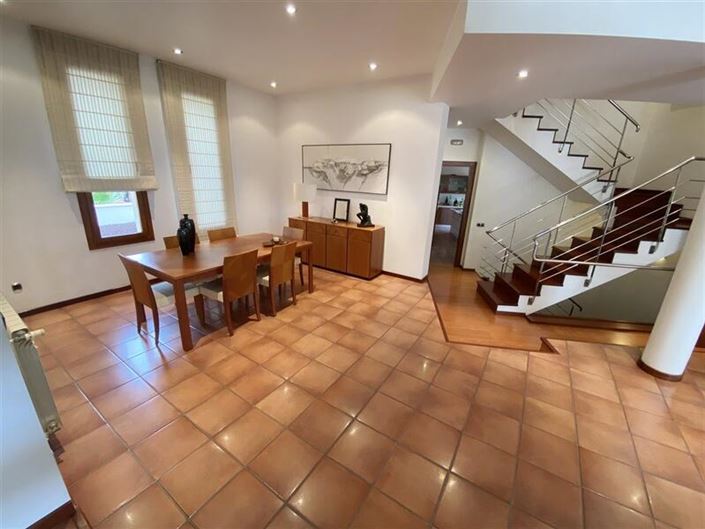 Image No.2-4 Bed Villa for sale