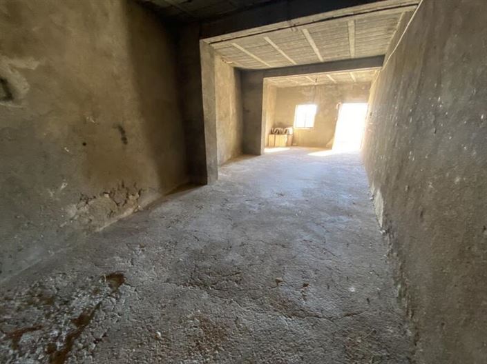 Image No.14-5 Bed Property for sale