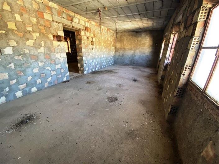 Image No.18-5 Bed Property for sale