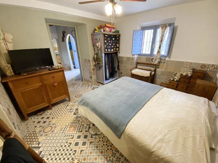 Image No.18-3 Bed Property for sale