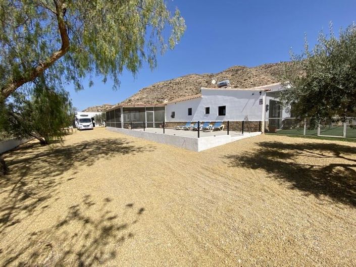Image No.1-4 Bed Property for sale