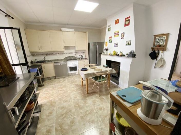 Image No.17-4 Bed Property for sale