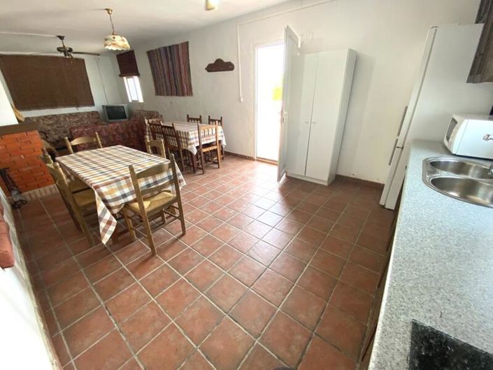 Image No.25-6 Bed Property for sale