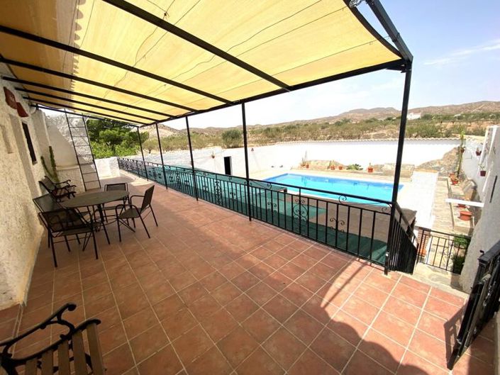 Image No.27-6 Bed Property for sale