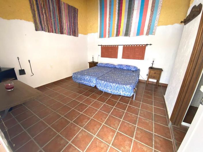 Image No.31-6 Bed Property for sale