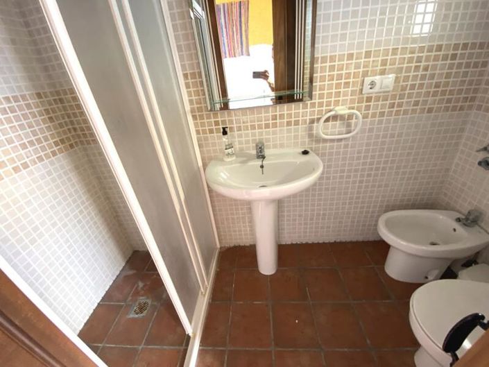 Image No.32-6 Bed Property for sale