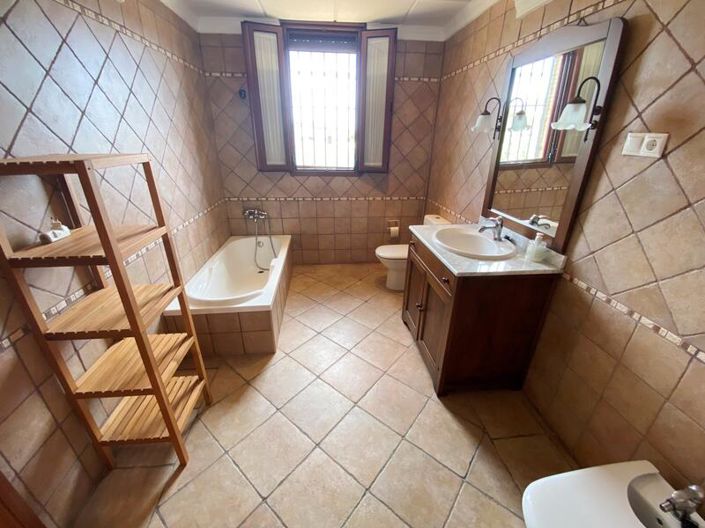 Image No.28-4 Bed Villa for sale