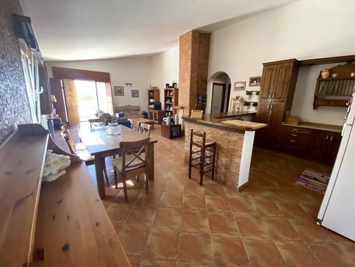 Image No.3-4 Bed Property for sale