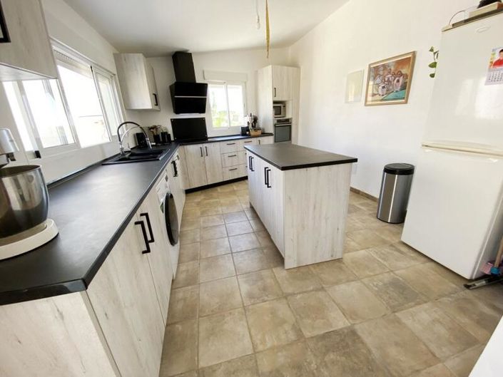 Image No.10-3 Bed Property for sale