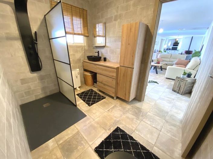 Image No.11-3 Bed Property for sale