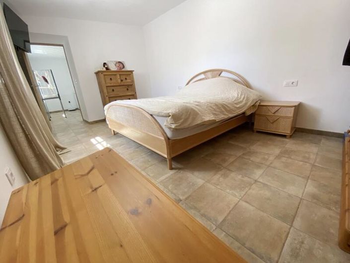 Image No.17-3 Bed Property for sale