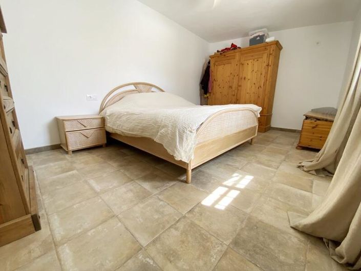 Image No.18-3 Bed Property for sale