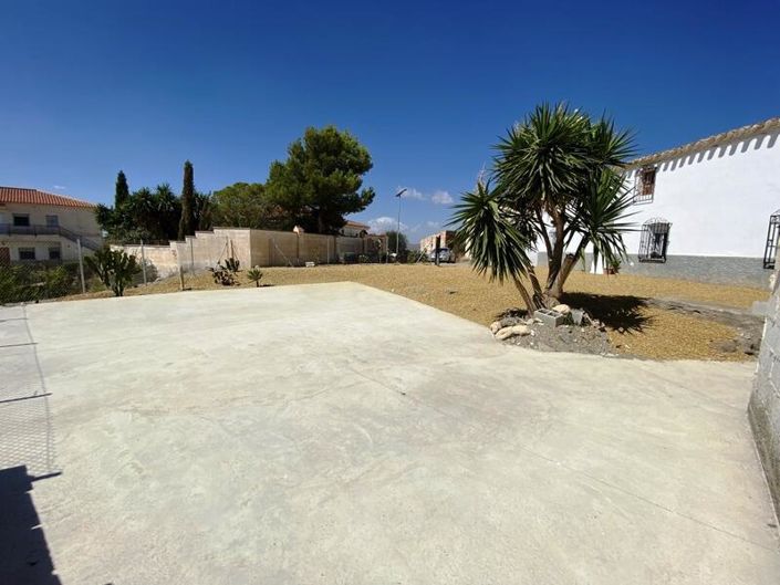 Image No.30-3 Bed Property for sale