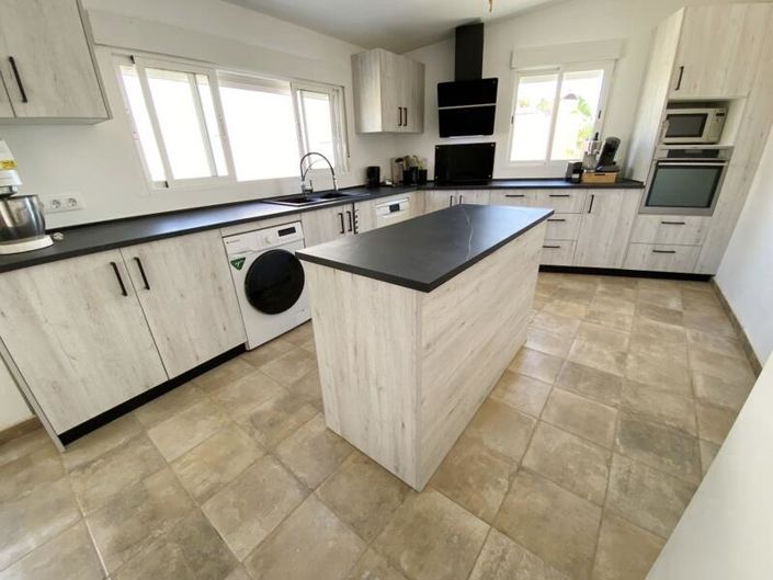 Image No.9-3 Bed Property for sale