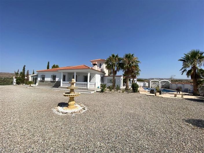 Image No.1-4 Bed Villa for sale