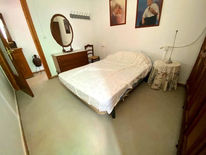 Image No.15-2 Bed Property for sale