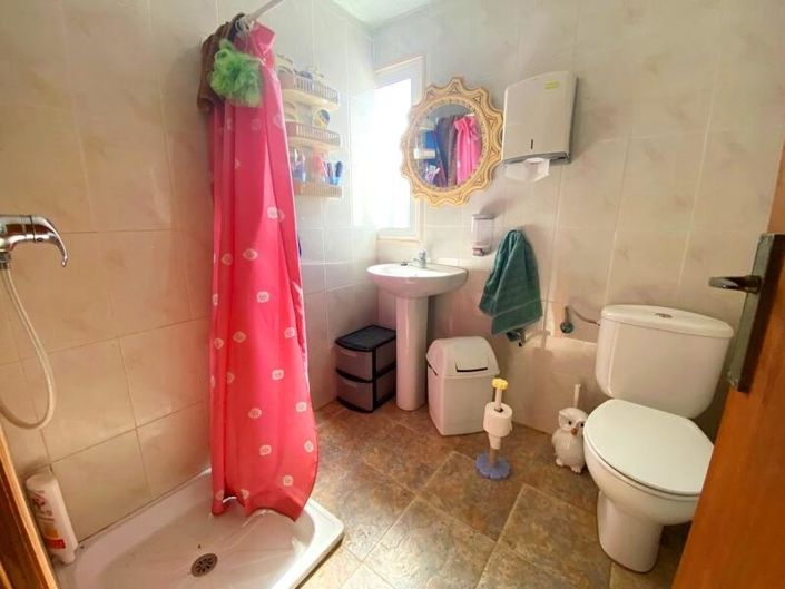 Image No.17-2 Bed Property for sale