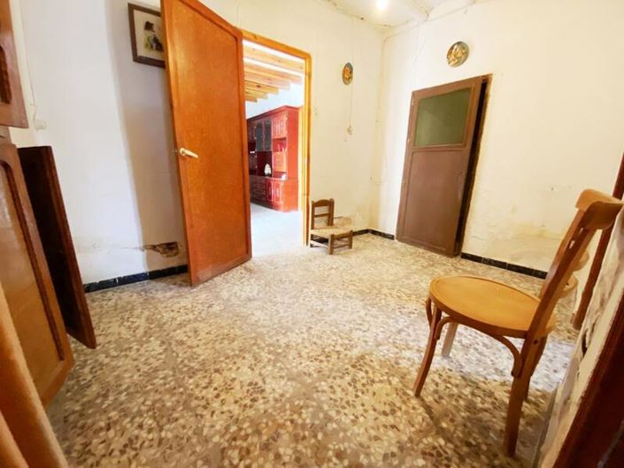 Image No.14-4 Bed Property for sale