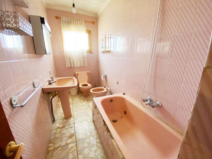 Image No.18-4 Bed Property for sale