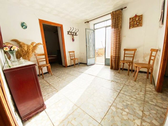 Image No.4-4 Bed Property for sale