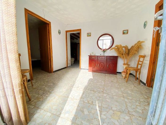 Image No.6-4 Bed Property for sale