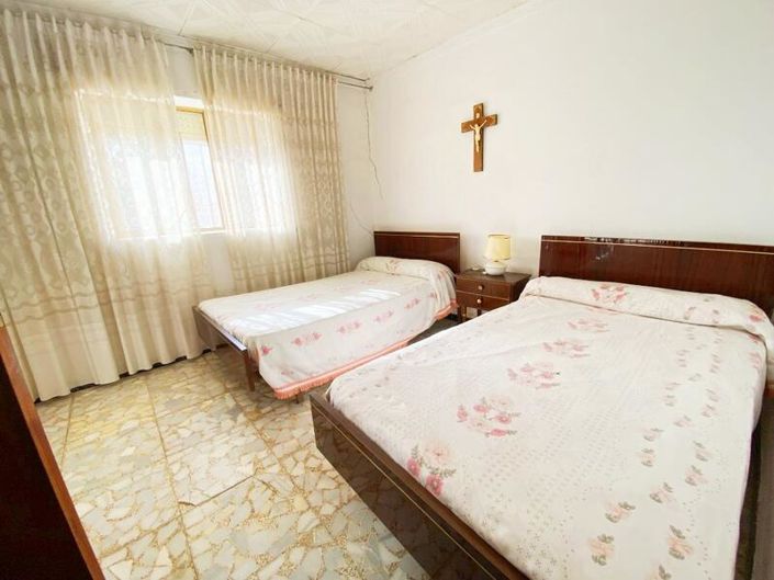 Image No.9-4 Bed Property for sale