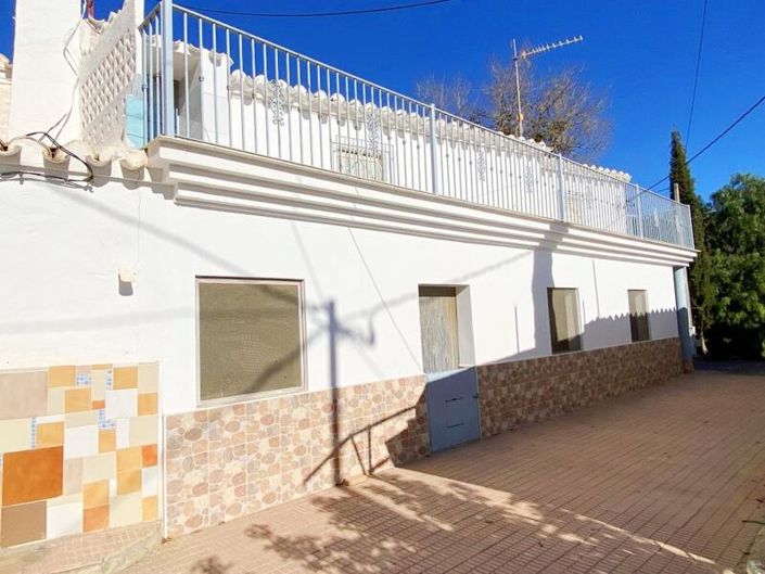 Image No.1-5 Bed Property for sale