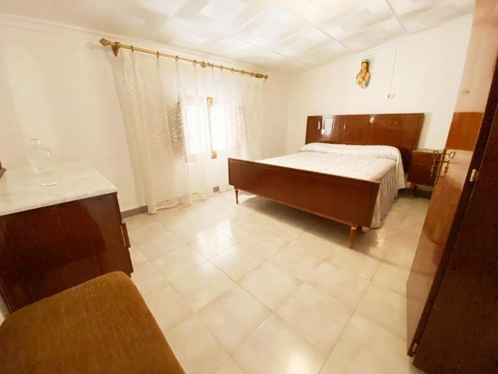 Image No.15-5 Bed Property for sale