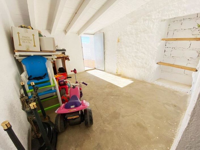 Image No.24-5 Bed Property for sale