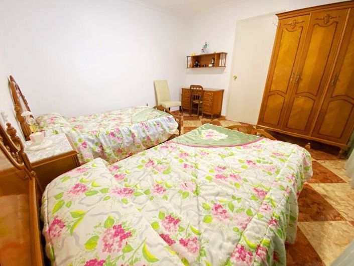 Image No.8-5 Bed Property for sale